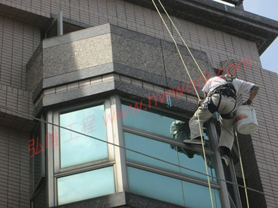 垂降式外牆防水高空作業