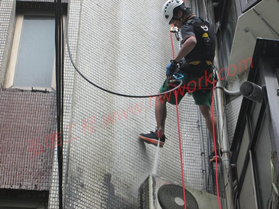垂降式外牆防水高空作業